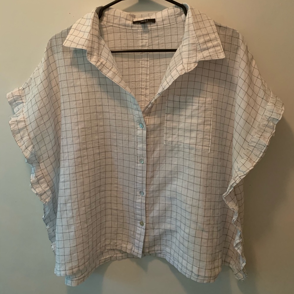 lightweight button down top